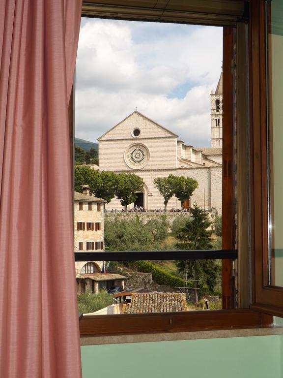 Camere Santa Chiara Ασίζη Δωμάτιο φωτογραφία